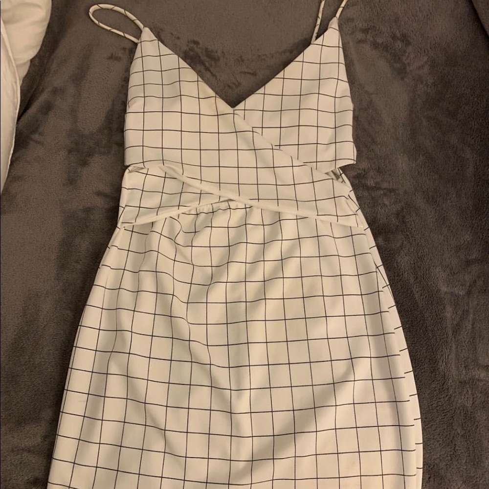 White w/ black lines bodycon dress!!